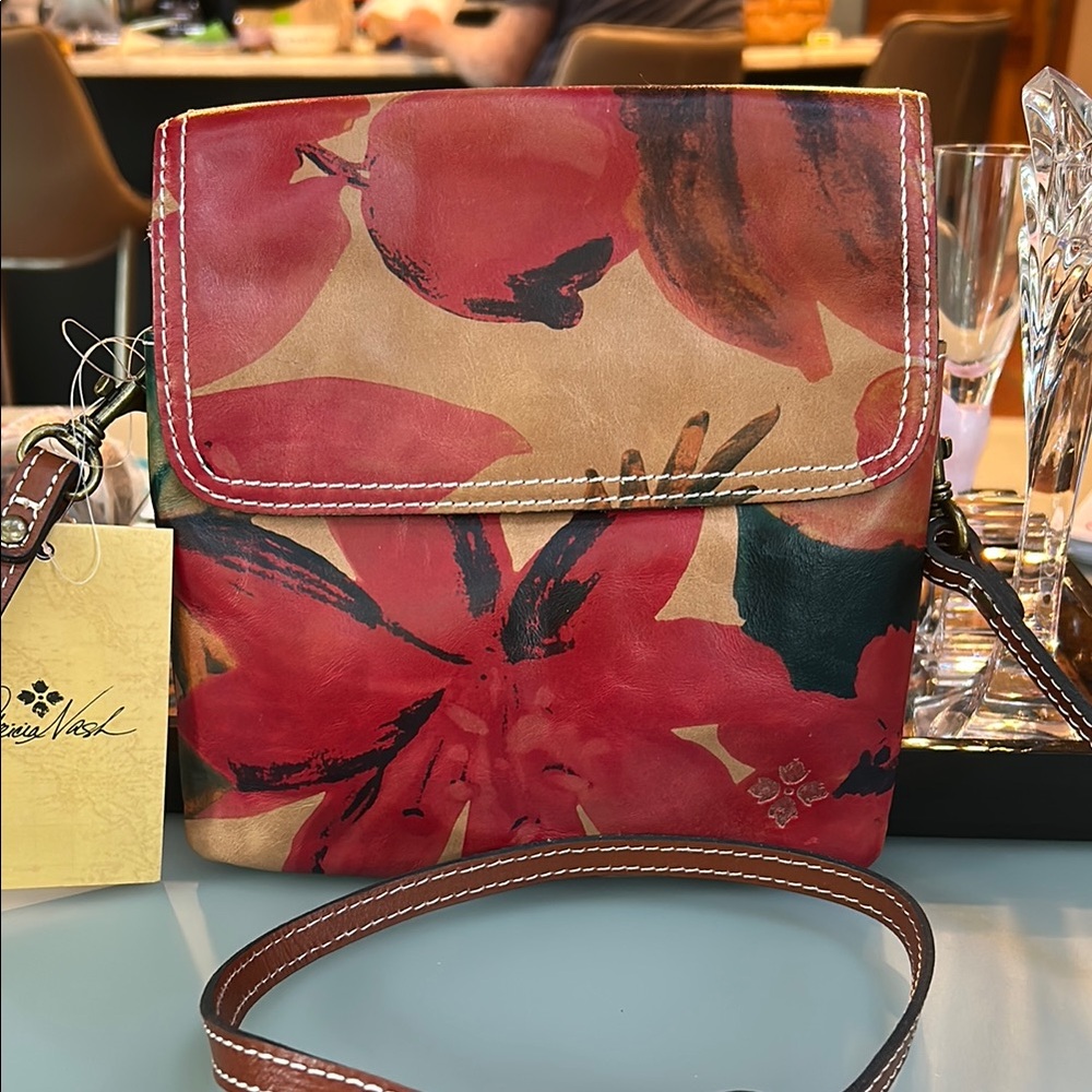 Patricia Nash ❤️🤎 Red and Tan Floral Crossbody Bag